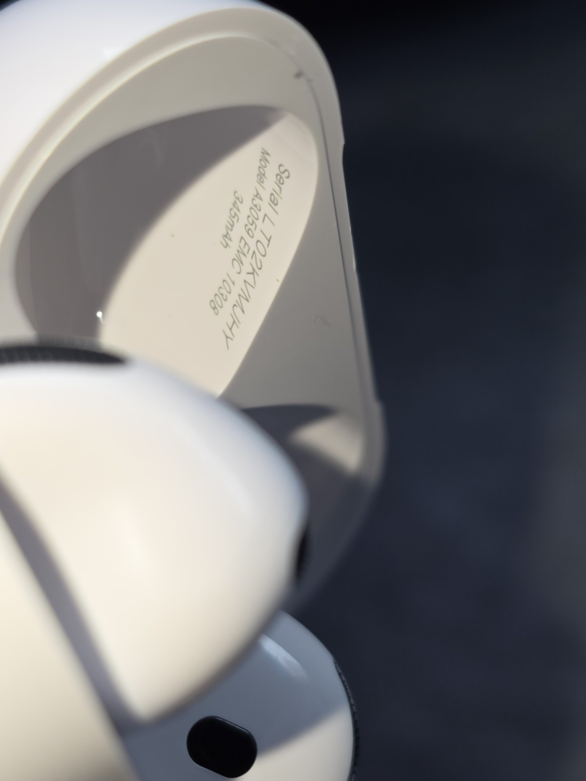 AppleNEW Sealed 4th Generation Wireless In-Ear Headset Active Noise Cancellation