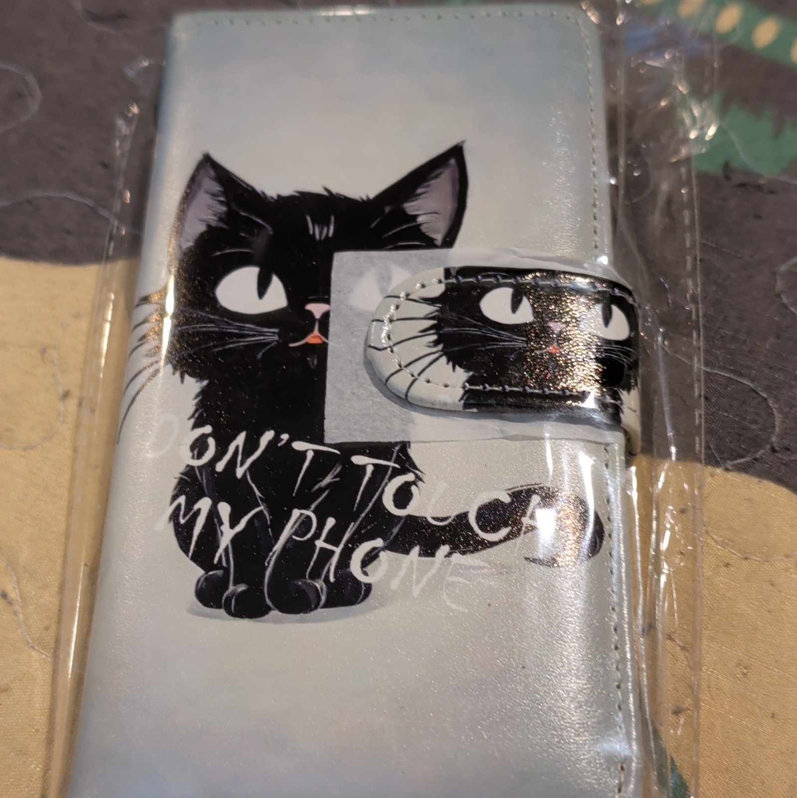 White/Black Cat Pattern Synthetic Leather Magnetic Wallet Google Pixel 10 Pro