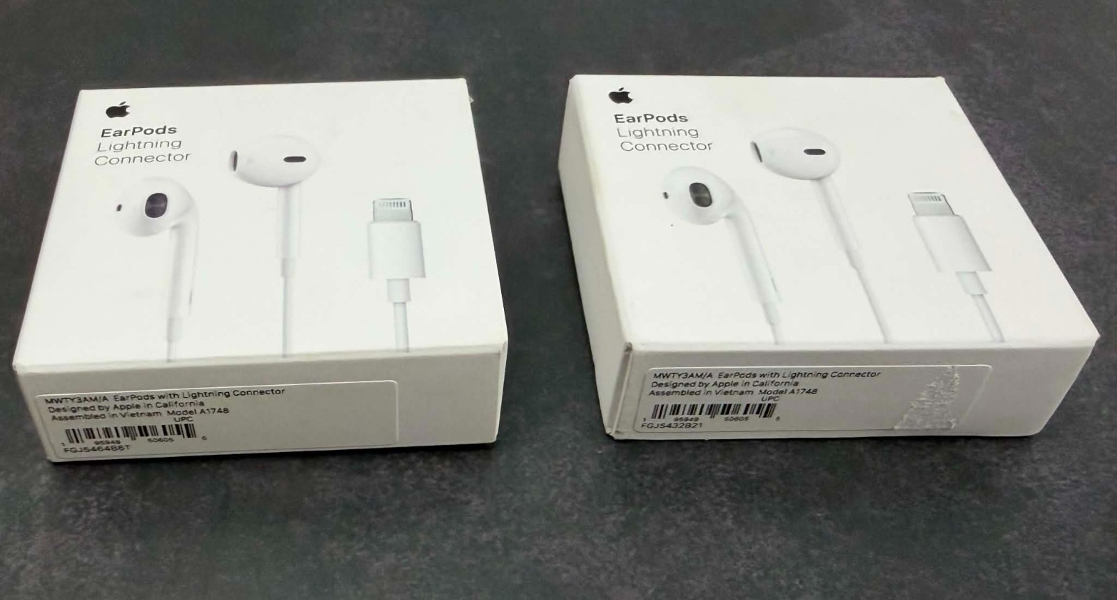 2 pack Genuine Apple EarPods Lightning Wired Earphones In-Ear Earbuds A1748