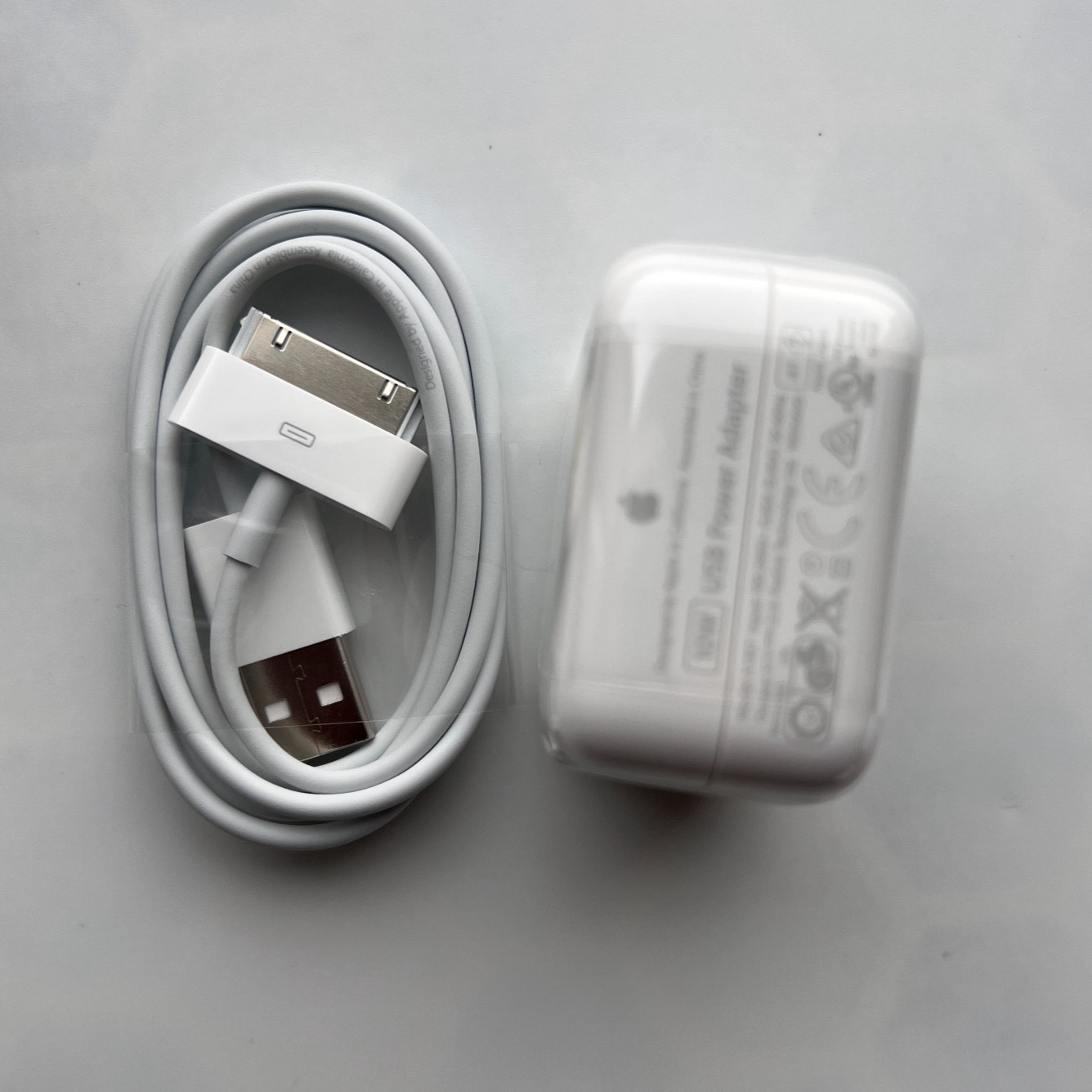 Genuine Apple 30 Pin Cable and Adapter for iPad iPhone iPod Open Box
