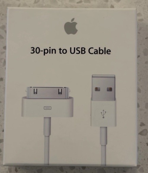 Genuine OEM Sealed Apple 30 Pin To USB Cable MA591G/C USA seller SHIPS NEXT DAY