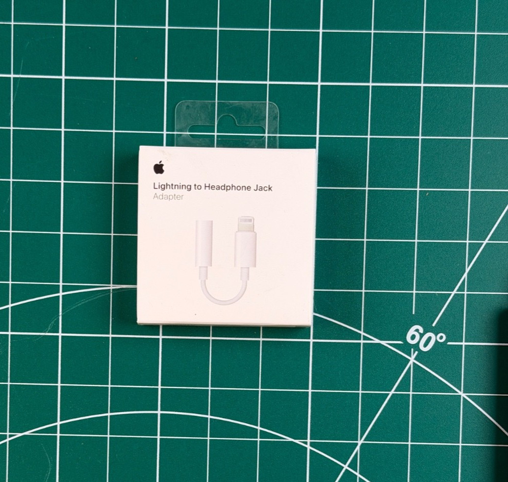 Apple MMX62AM/A 3.5mm Audio Adapter
