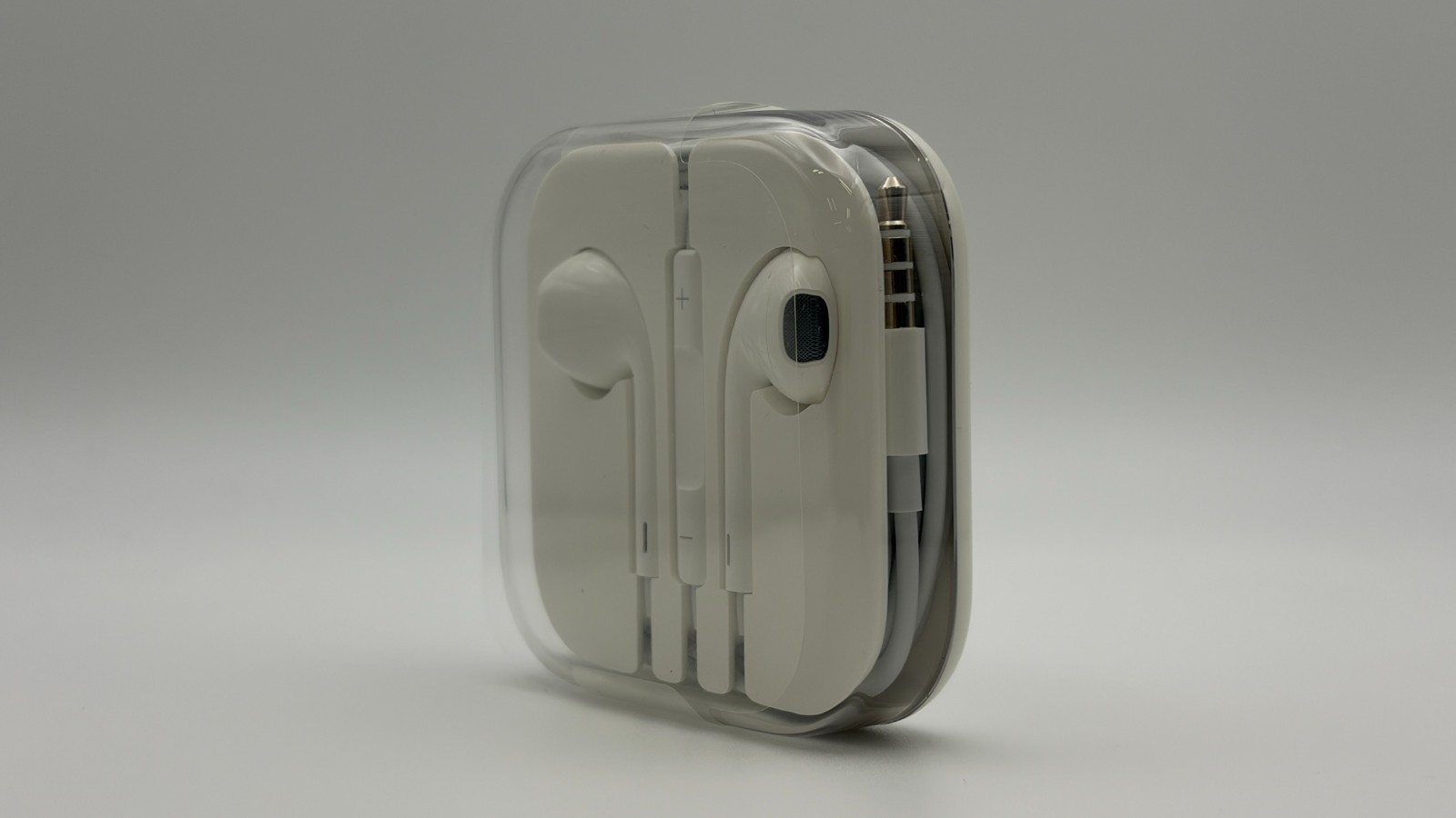 Apple EarPods 3.5mm Headphone Plug w/ Remote & Mic OEM New Sealed Wired