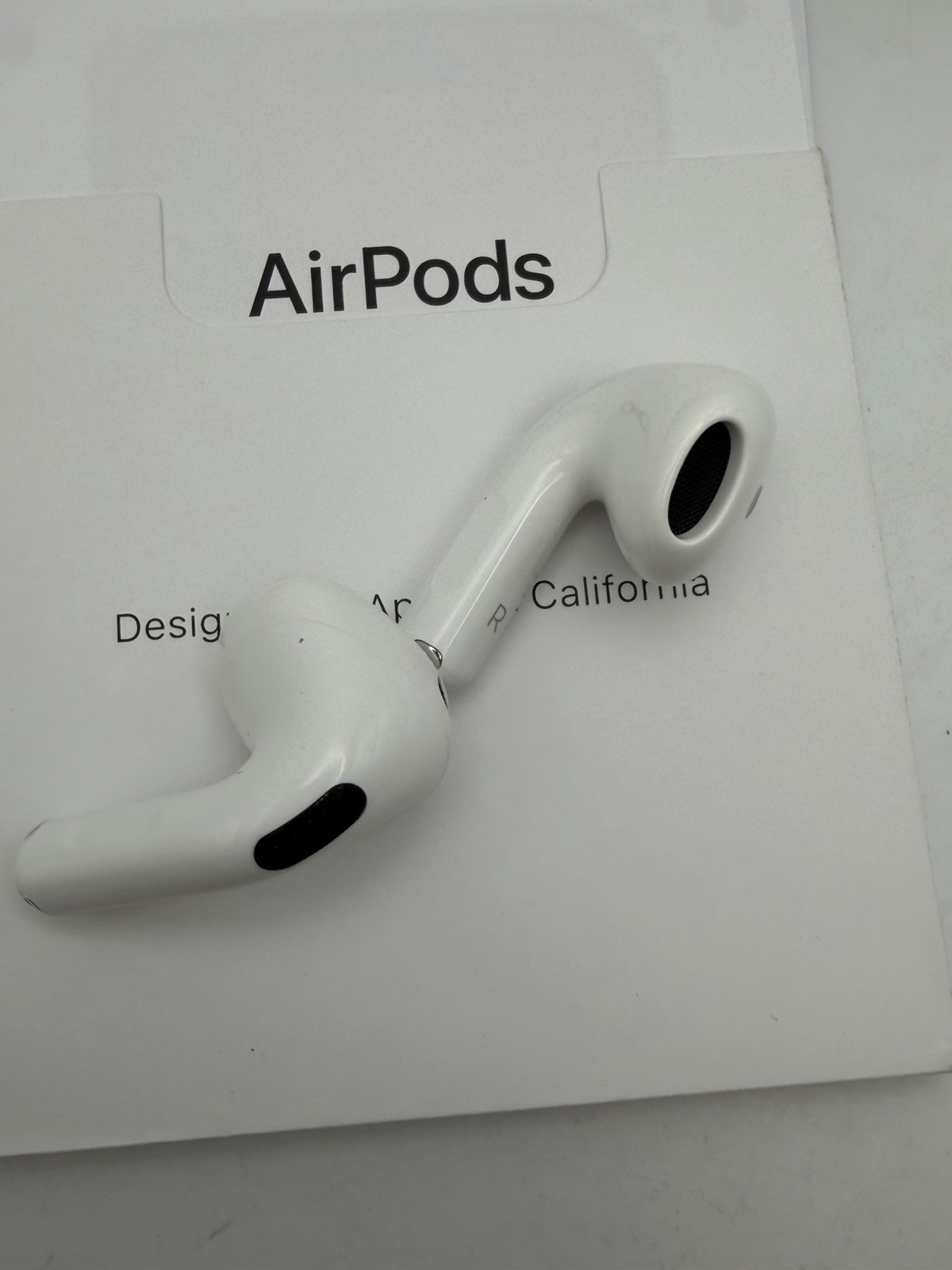 Apple AirPods with USB-C Charging Case 4th Generation White MXP63LLA