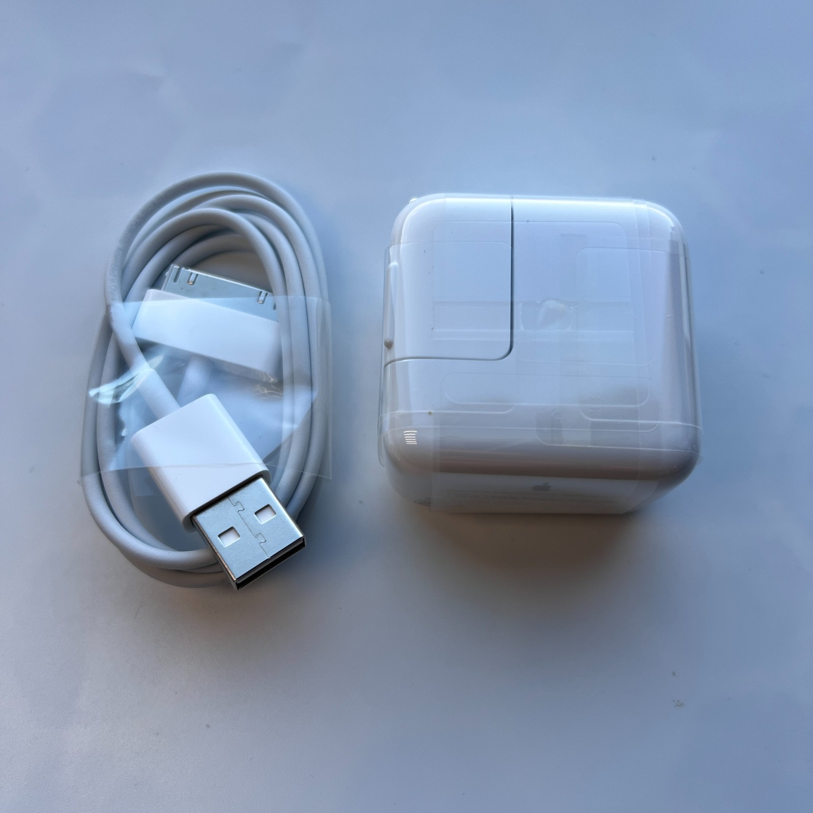 Genuine Apple 30 Pin Cable + 10W Adapter for iPad iPhone iPod Genuine Old Stock
