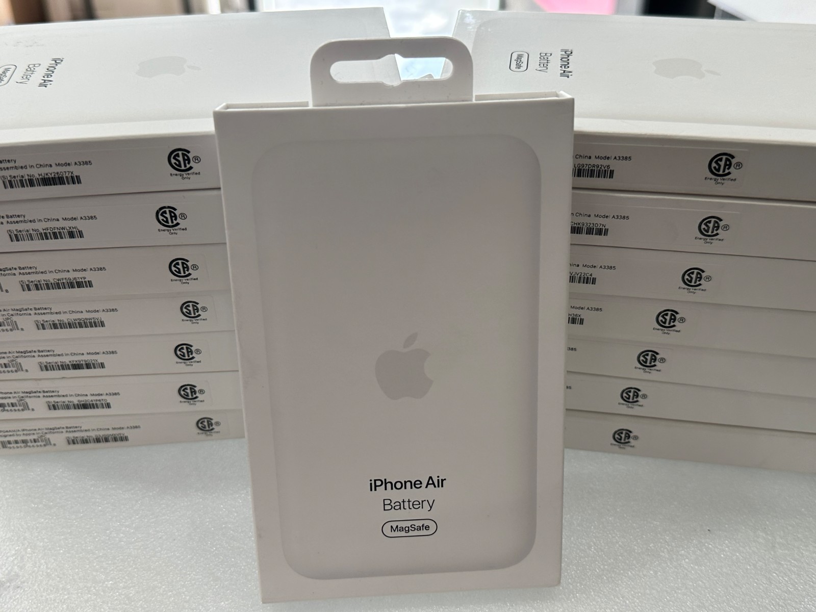 Apple iPhone Air MagSafe Battery in White (MGPG4AM/A) A3385