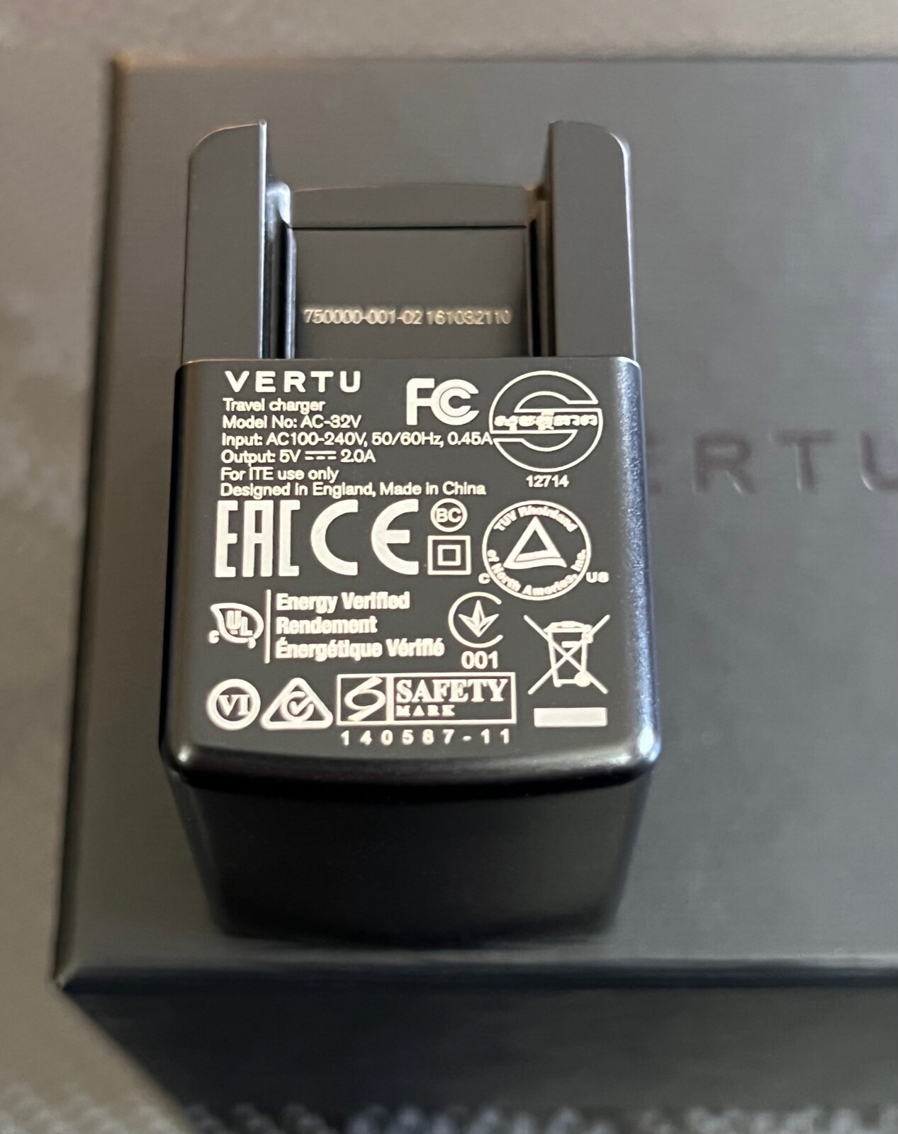 Genuine VERTU Global Travel Charger AC-32V 100-240V Brand NEW in Box Ultra RARE