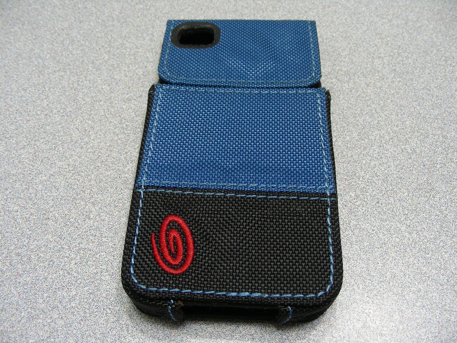 Incipio Flip Case for Apple iPhone 3G / 3GS – Black & Blue Fabric