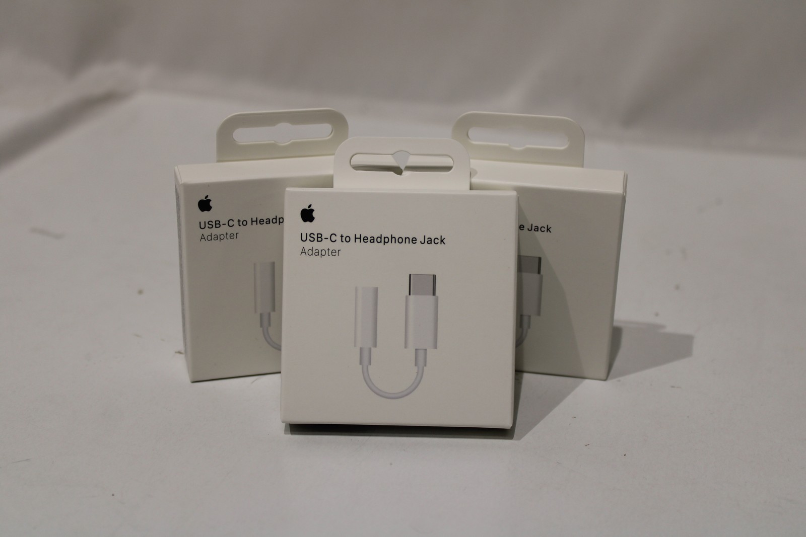 Apple – USB-C to Headphone Jack Adapter – 3.5 mm – MW2Q3AM/A – OEM