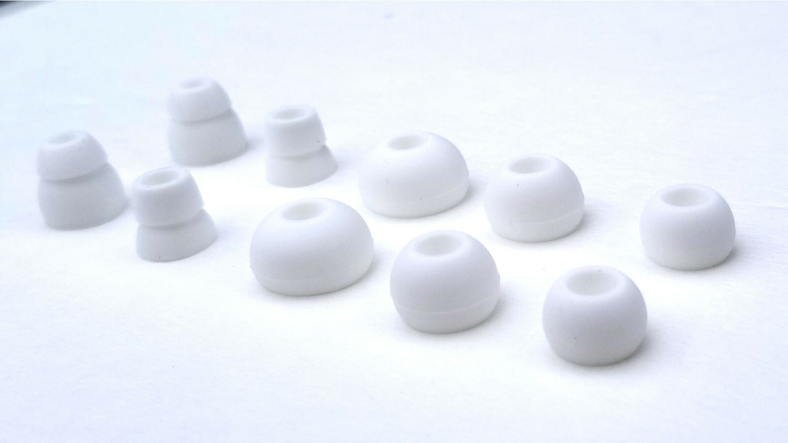 26 multi-Sizes/Color Soft “WHITE + CW” Eargels/Buds for BEATS Powerbeats3, 2 & 1