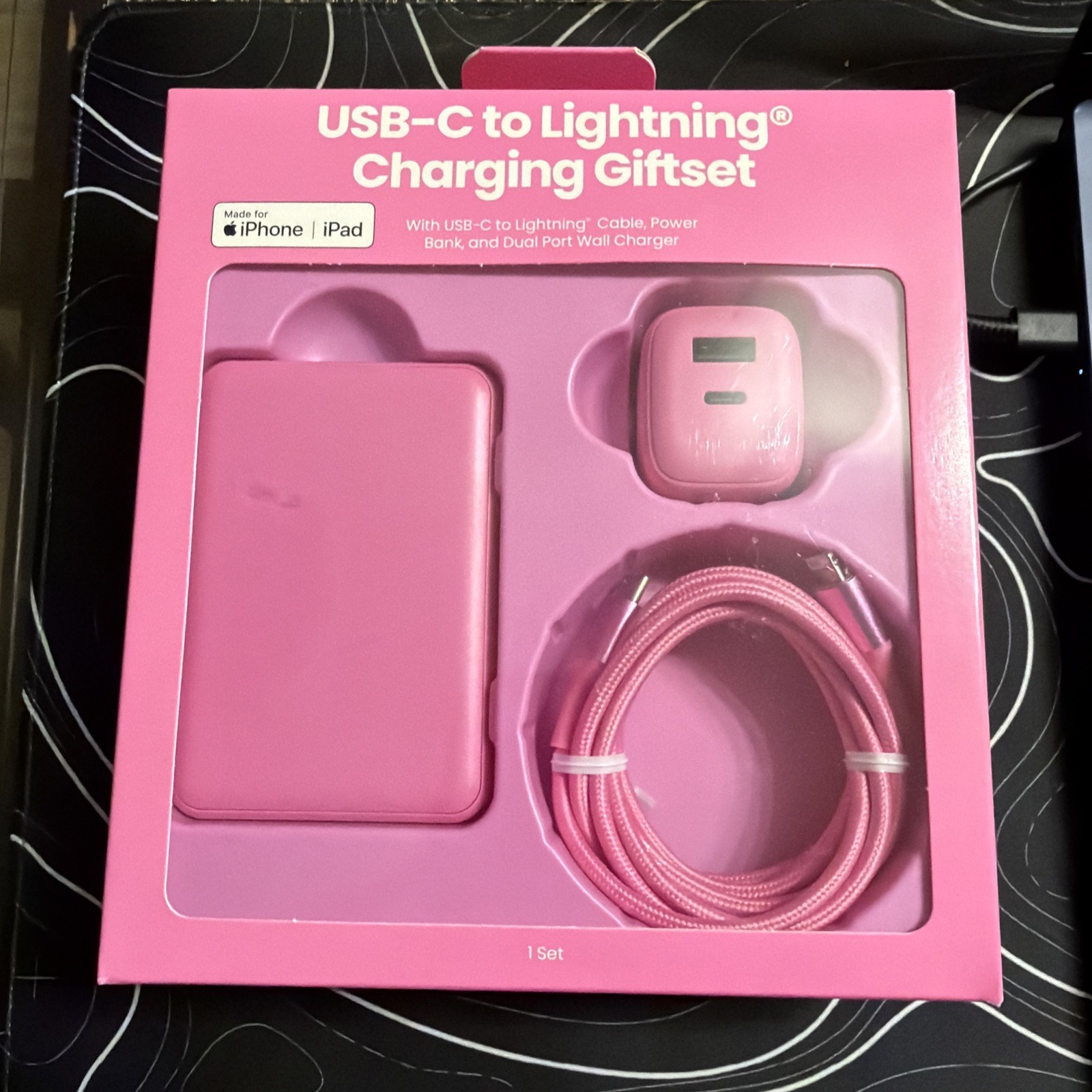 GEMS – USB-C to Lightning MFI-certified Charging Gift Set