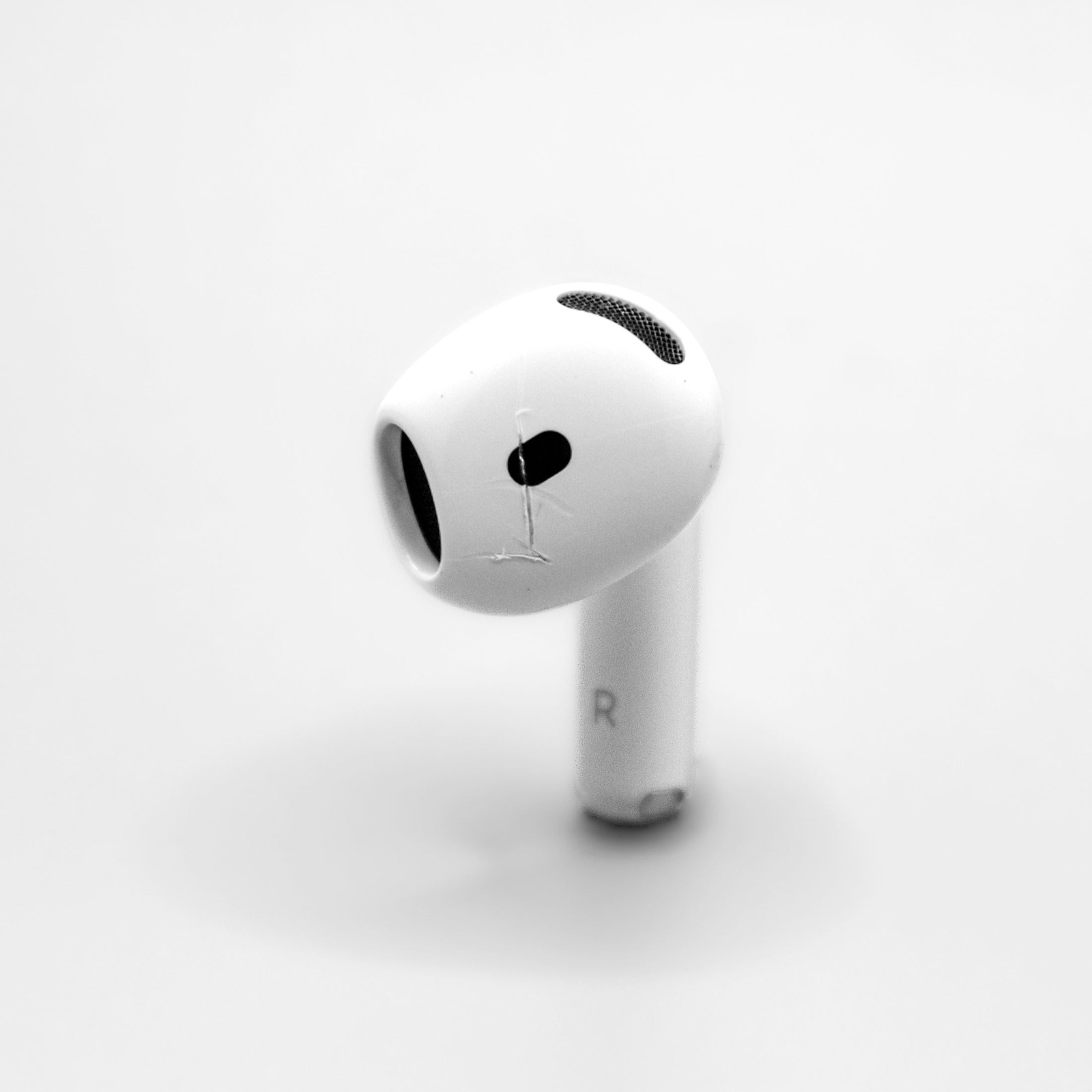 Apple Right Replacement AirPod – 4th Generation – Well Loved