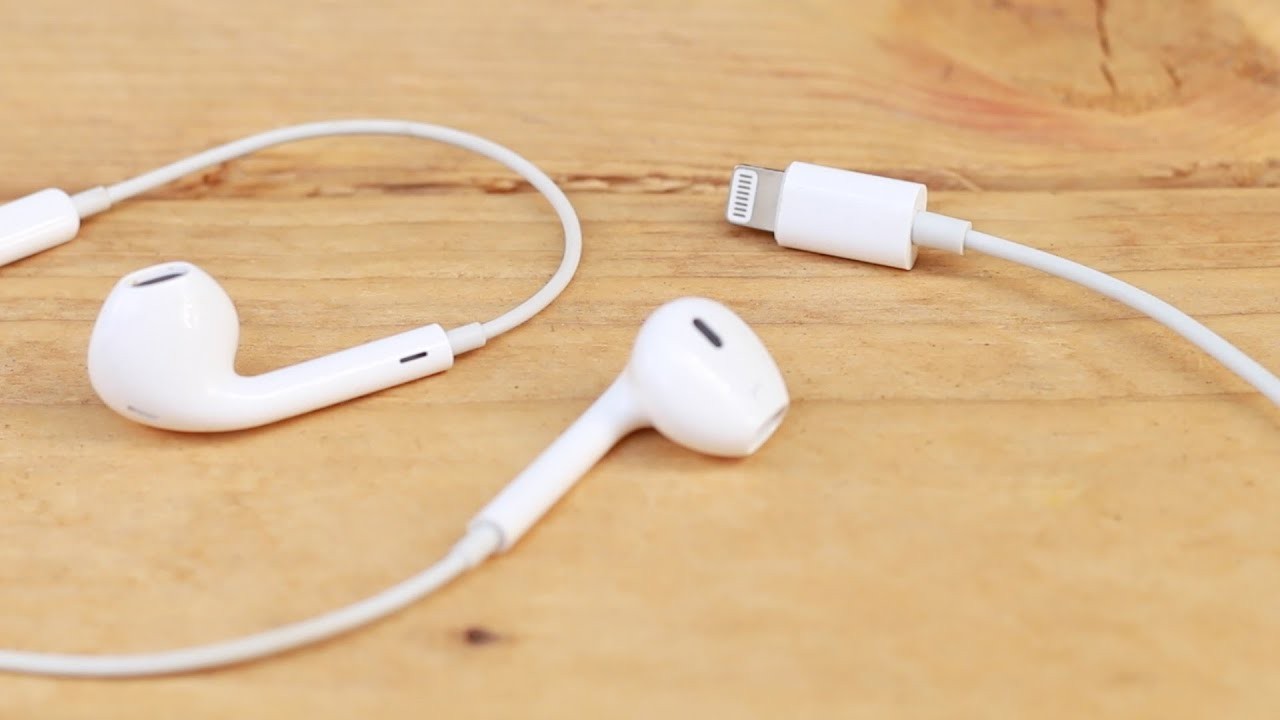Apple – EarPods with Lightning Connector – White (MMTN2ZM/A) – Genuine OEM Apple